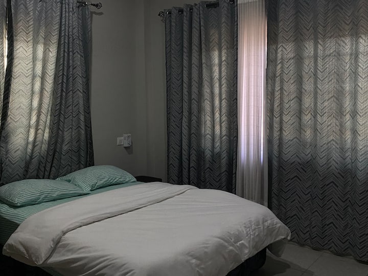 Ambienti i dhomës së gjumit