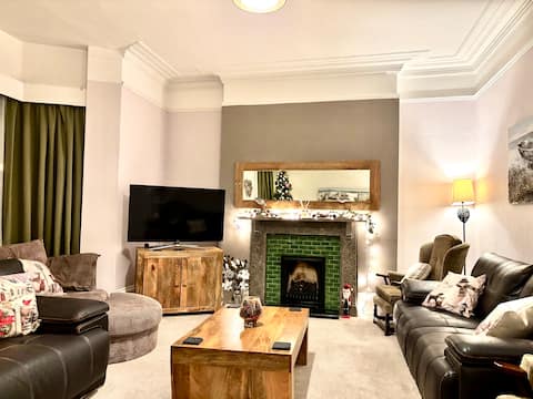 Filey, close to the beach, 7 bedrooms - sleeps 13