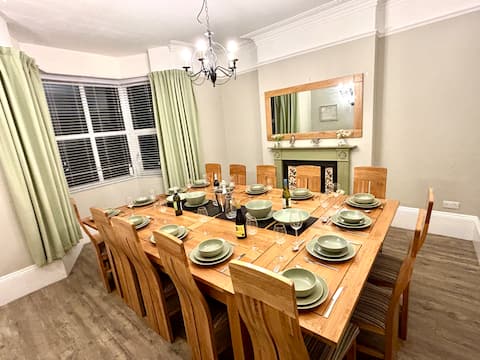 Filey, close to the beach, 7 bedrooms - sleeps 13