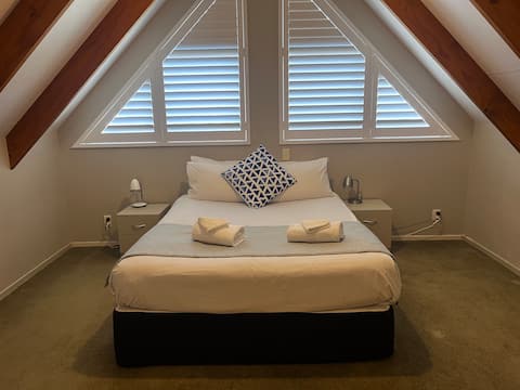 Deluxe 3 Bedroom Family House