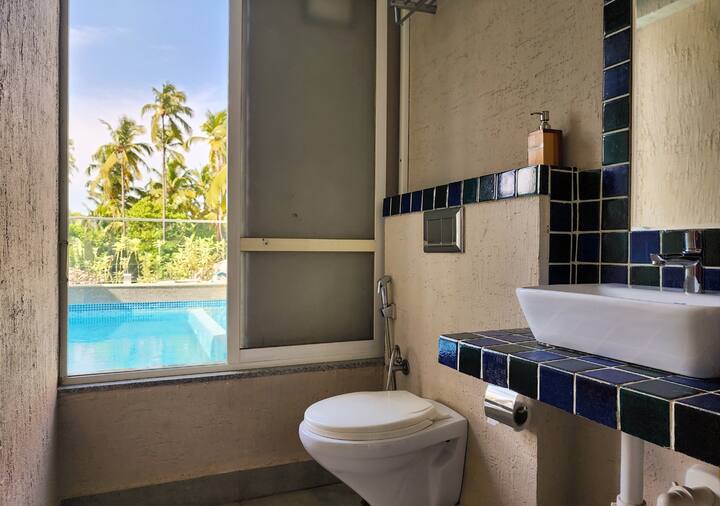 Full bathroom 2 image 1