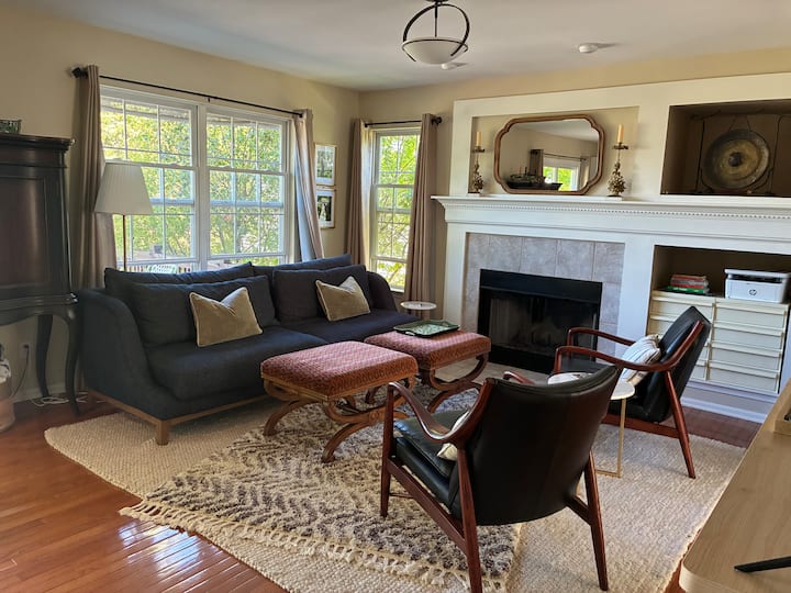 4 Bedrooms! 17 Minutes From The Big House! - Chelsea, MI