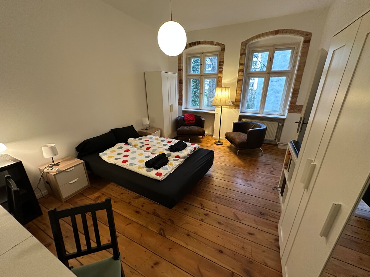 Top Airbnb: Typical Altbau in the heart of Berlin Wedding in Wedding