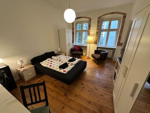 Top Airbnb: Typical Altbau in the heart of Berlin Wedding in Wedding