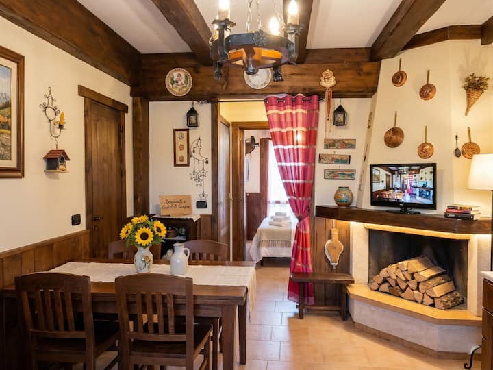 Comedor: ¡Espacio luminoso y acogedor para reuniones, adornado con una decoración encantadora y vistas!