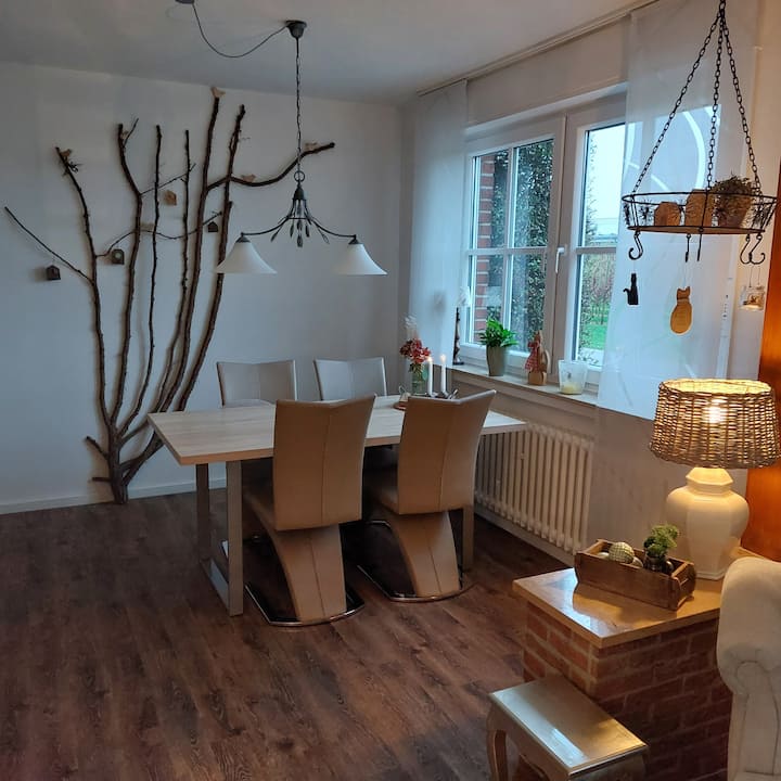 Prostor za blagovaonicu pored prozora 