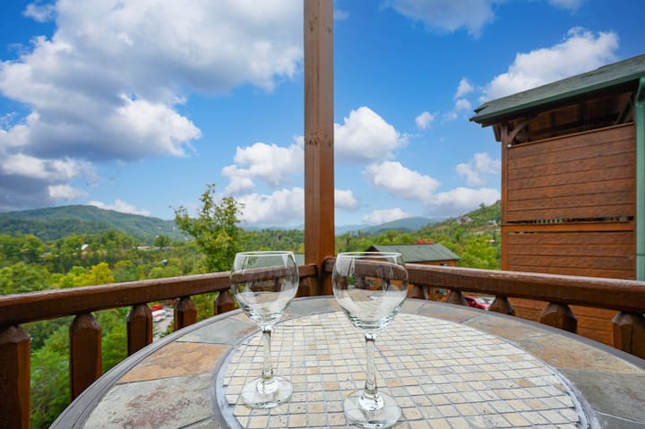 Free Tickets Great View Hot Tub And Pool Table - Gatlinburg, TN