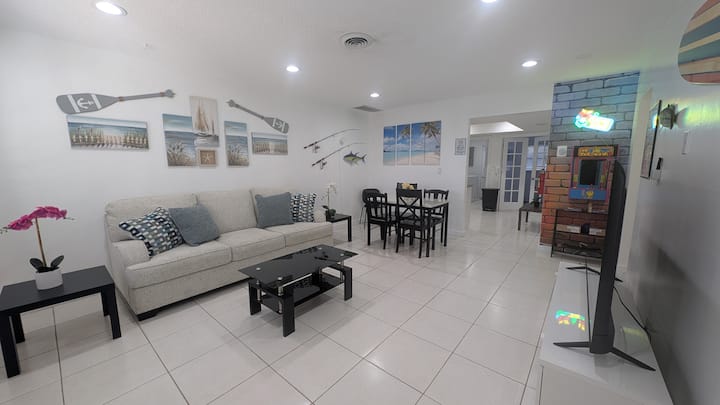 House With Spa Jacuzzi, Near To The Beach.