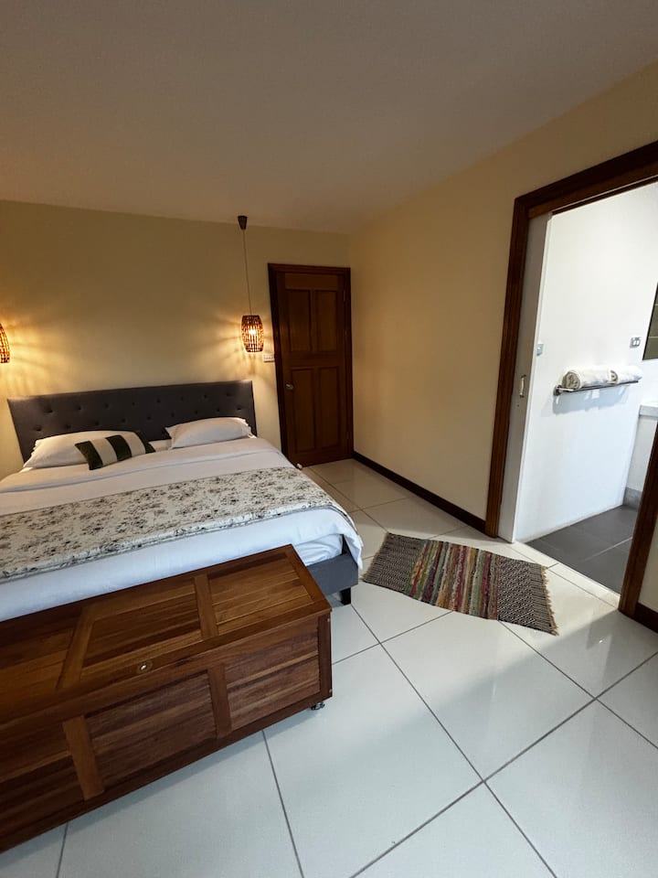 Habitación con baño para huéspedes 3