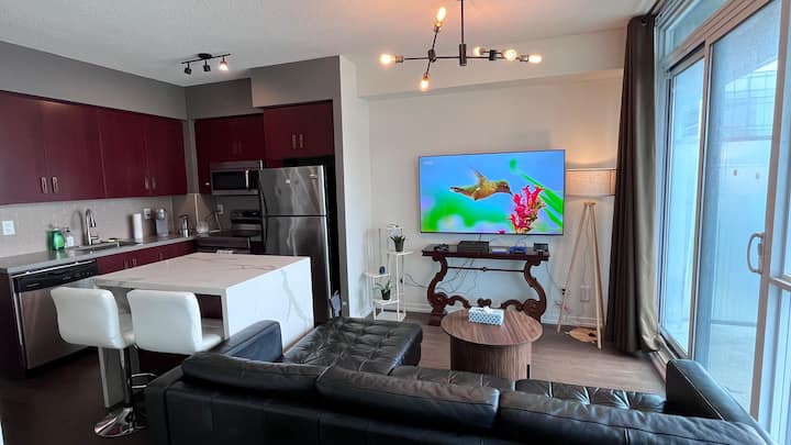 45th Floor Condo W/ Cn Tower Views & 2 Bedroom - Scotiabank Arena