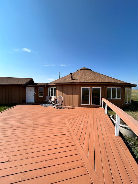 Stunning 360° Views Near Glacier NP | Cozy Retreat