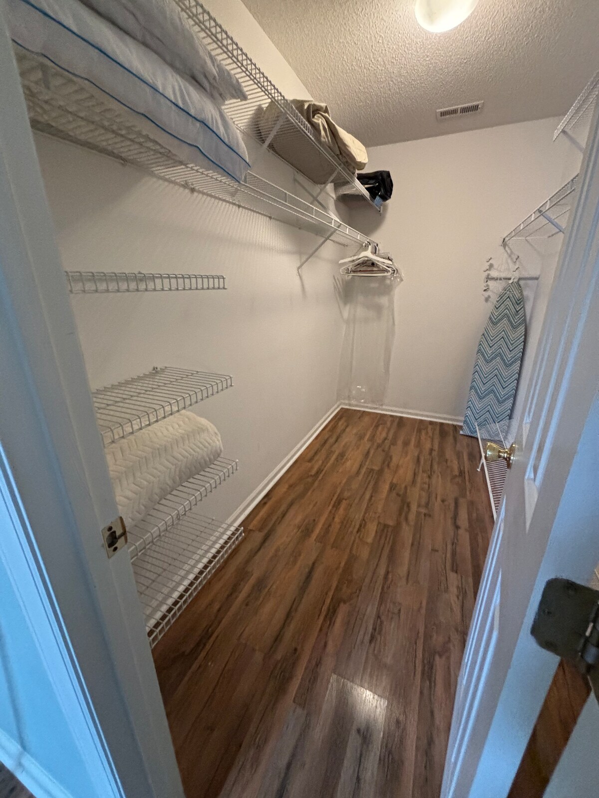 חדר ארונות ראשי