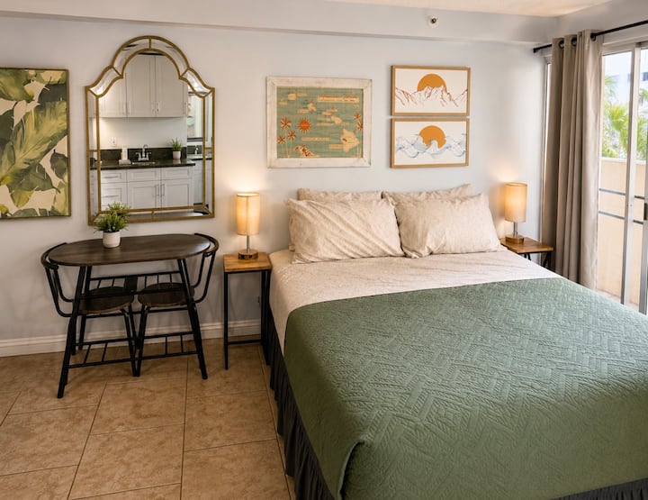 Pineapple Paradise Waikiki: 2 Blocks To Beach! - Honolulu