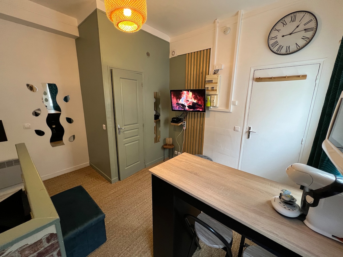 Popular Airbnb listing: Duplex Cosy(5mn Paris)sans commission en + in Alfortville