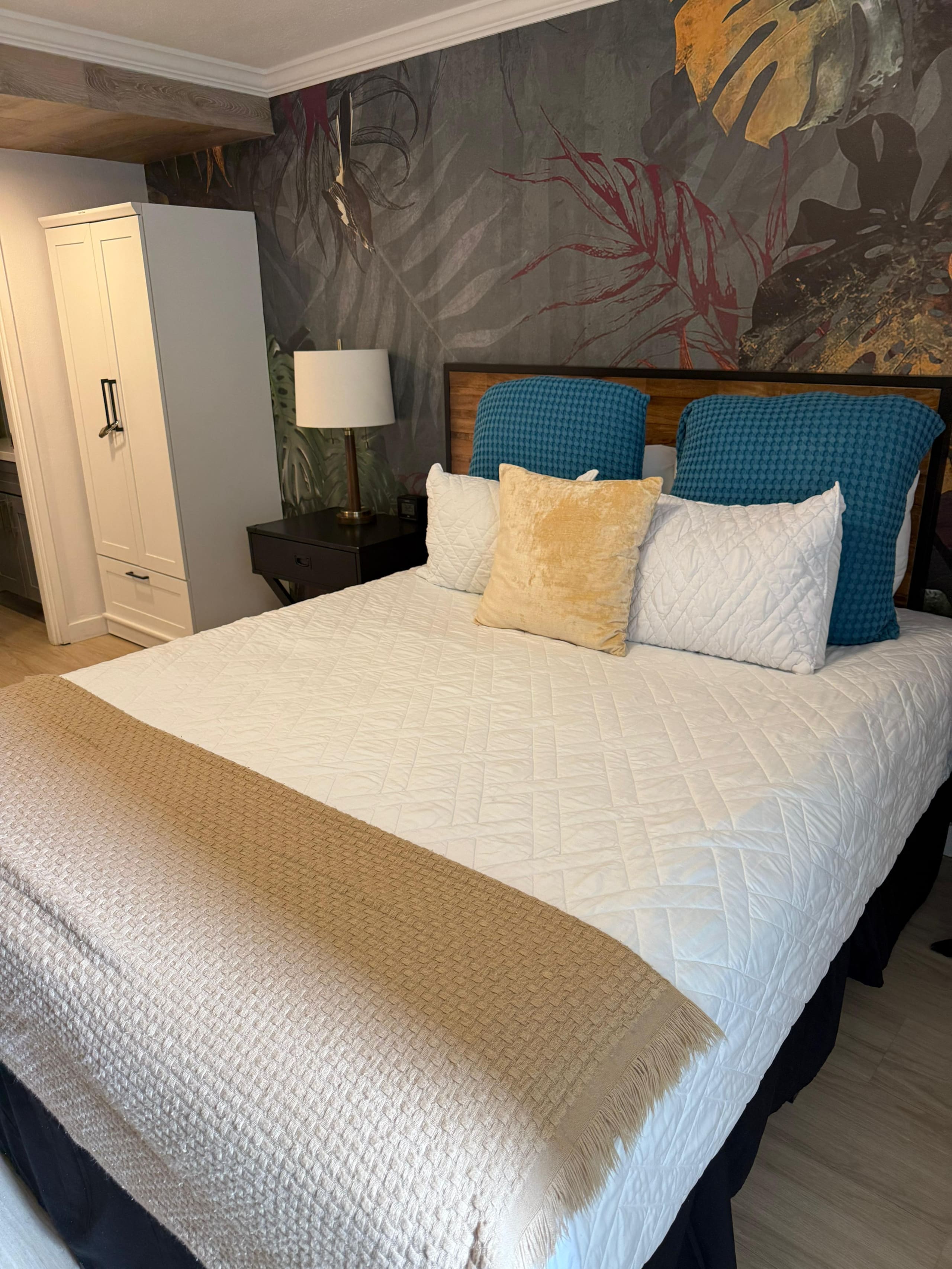 Waikiki Studio in a Prime Central Location - Image 3