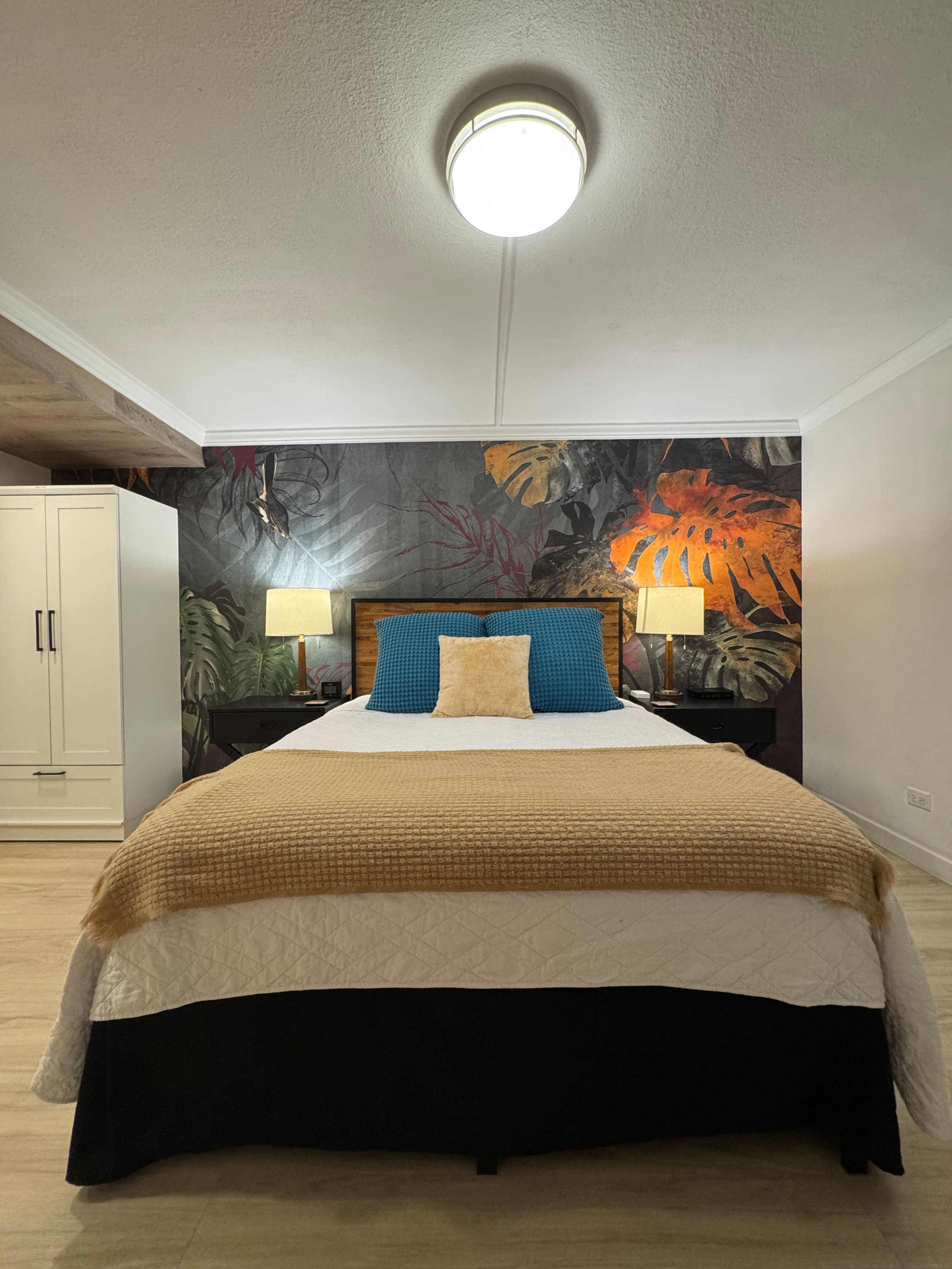 Waikiki Studio in a Prime Central Location - Image 1