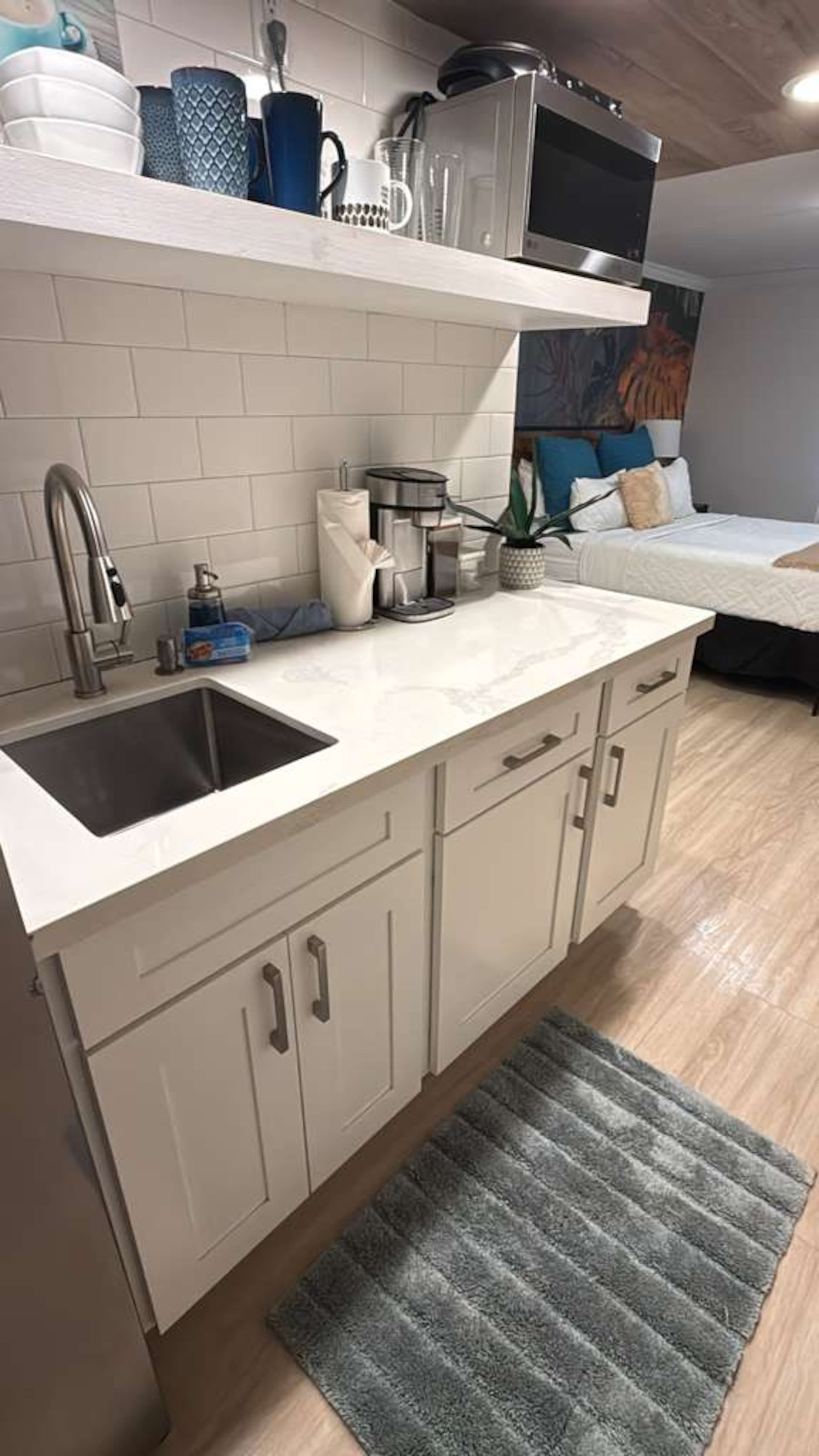 Waikiki Studio in a Prime Central Location - Image 5