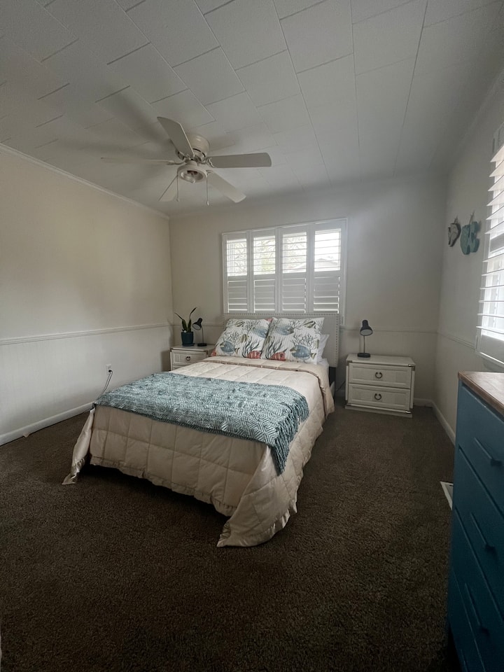 Bay to Beach Cottage, Couple’s Retreat