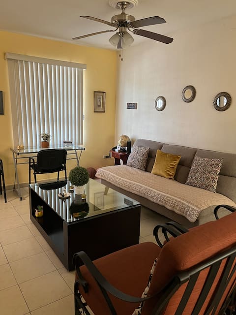 Popular Airbnb listing: House between airport and downtown, 4 guests. in Guadalupe