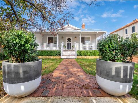 The Cottesloe Beach House - Pool + 5min to beach