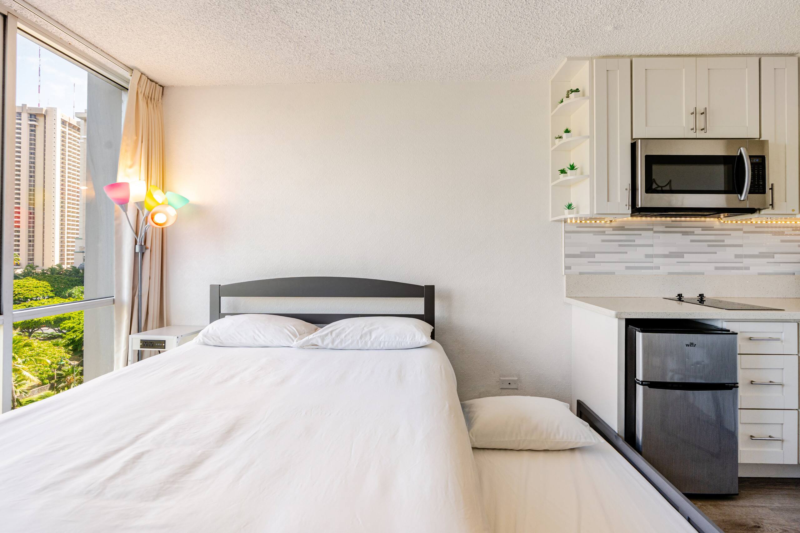 Condo in Honolulu · ★4.94 · Studio · 2 beds · 1 bath - Image 22