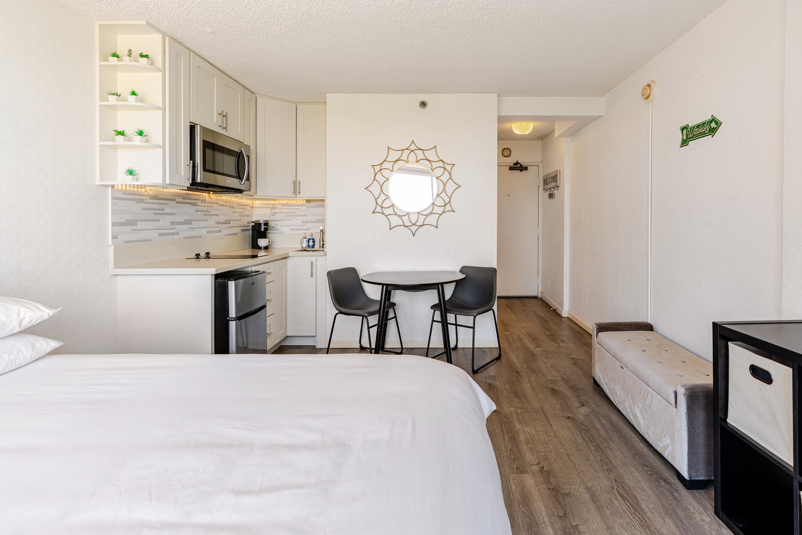 Condo in Honolulu · ★4.94 · Studio · 2 beds · 1 bath - Image 19