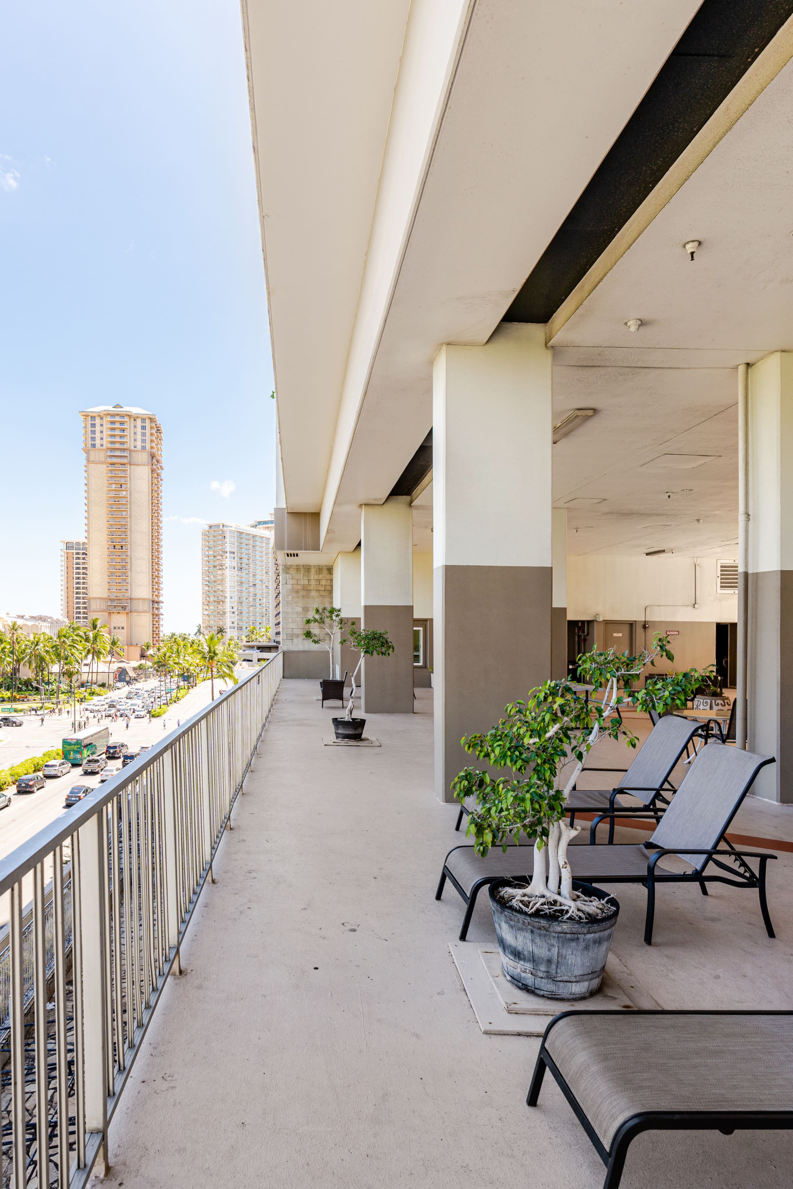 Condo in Honolulu · ★4.94 · Studio · 2 beds · 1 bath - Image 11