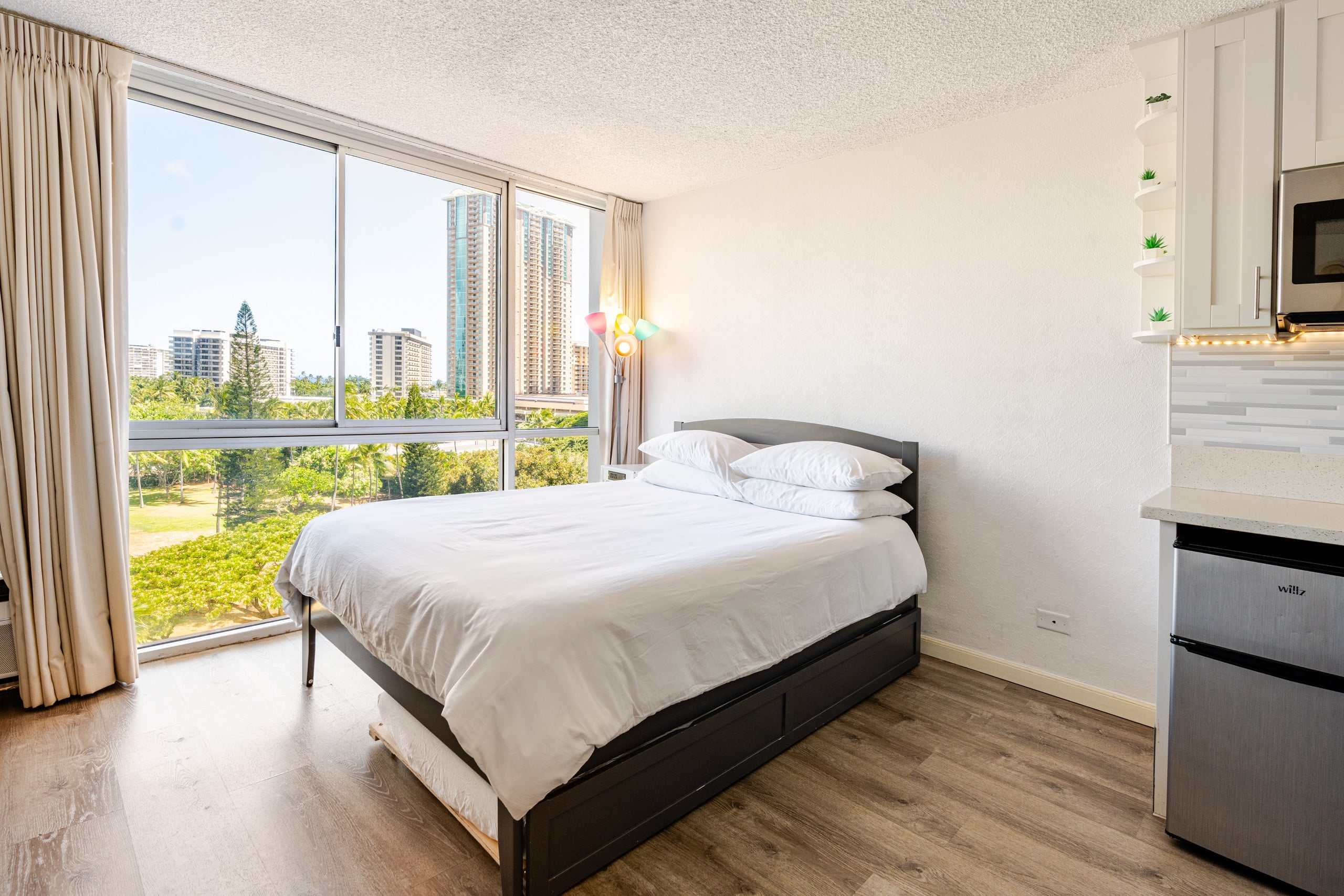 Condo in Honolulu · ★4.94 · Studio · 2 beds · 1 bath - Image 18