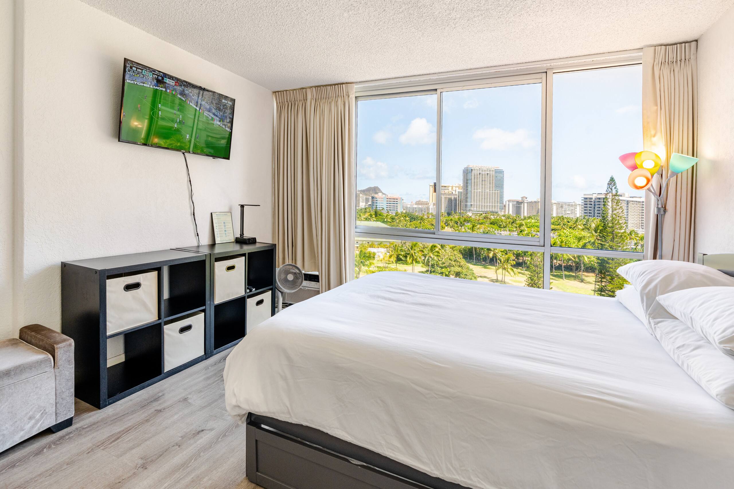 Condo in Honolulu · ★4.94 · Studio · 2 beds · 1 bath - Image 17