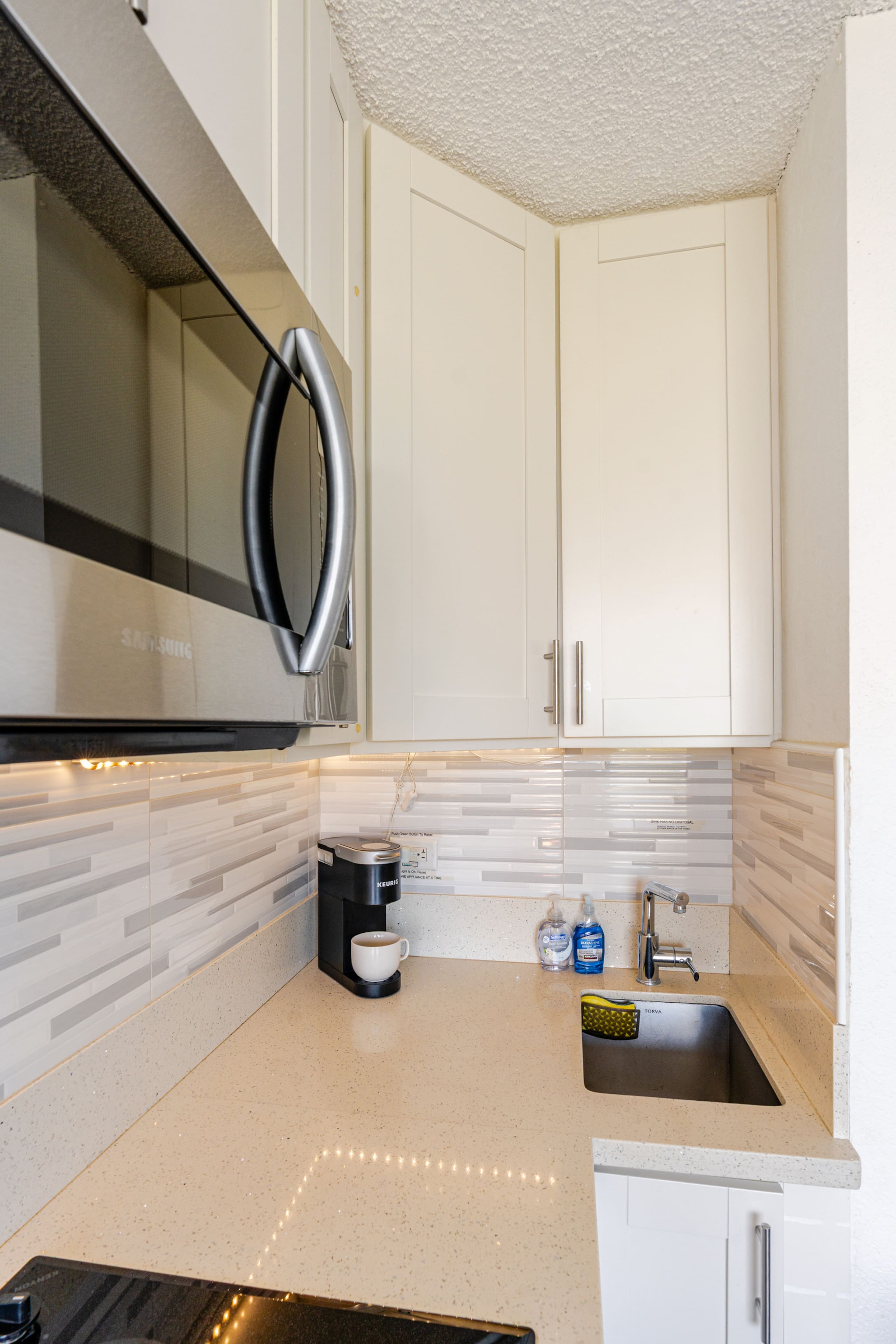 Condo in Honolulu · ★4.94 · Studio · 2 beds · 1 bath - Image 1