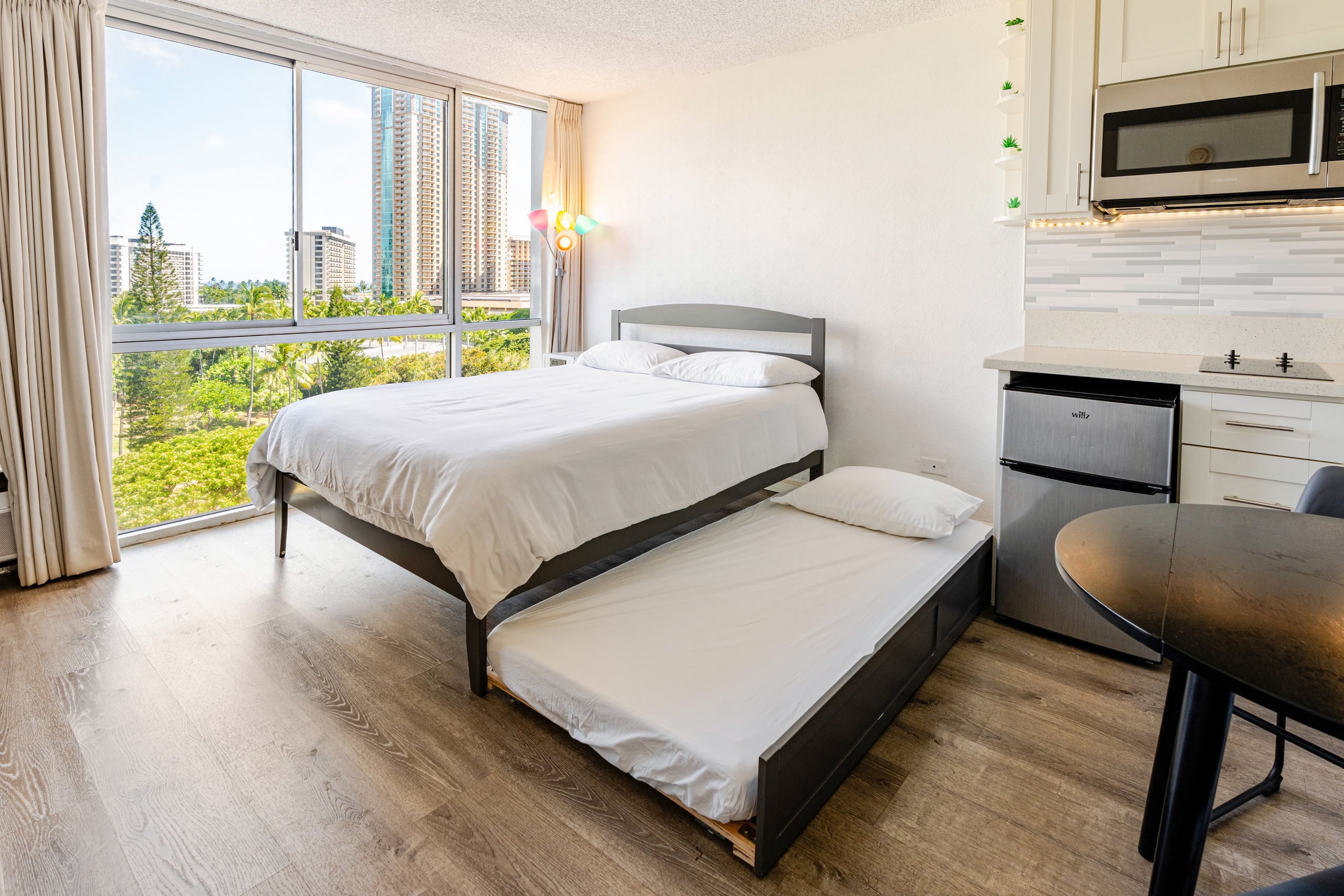 Condo in Honolulu · ★4.94 · Studio · 2 beds · 1 bath - Image 21