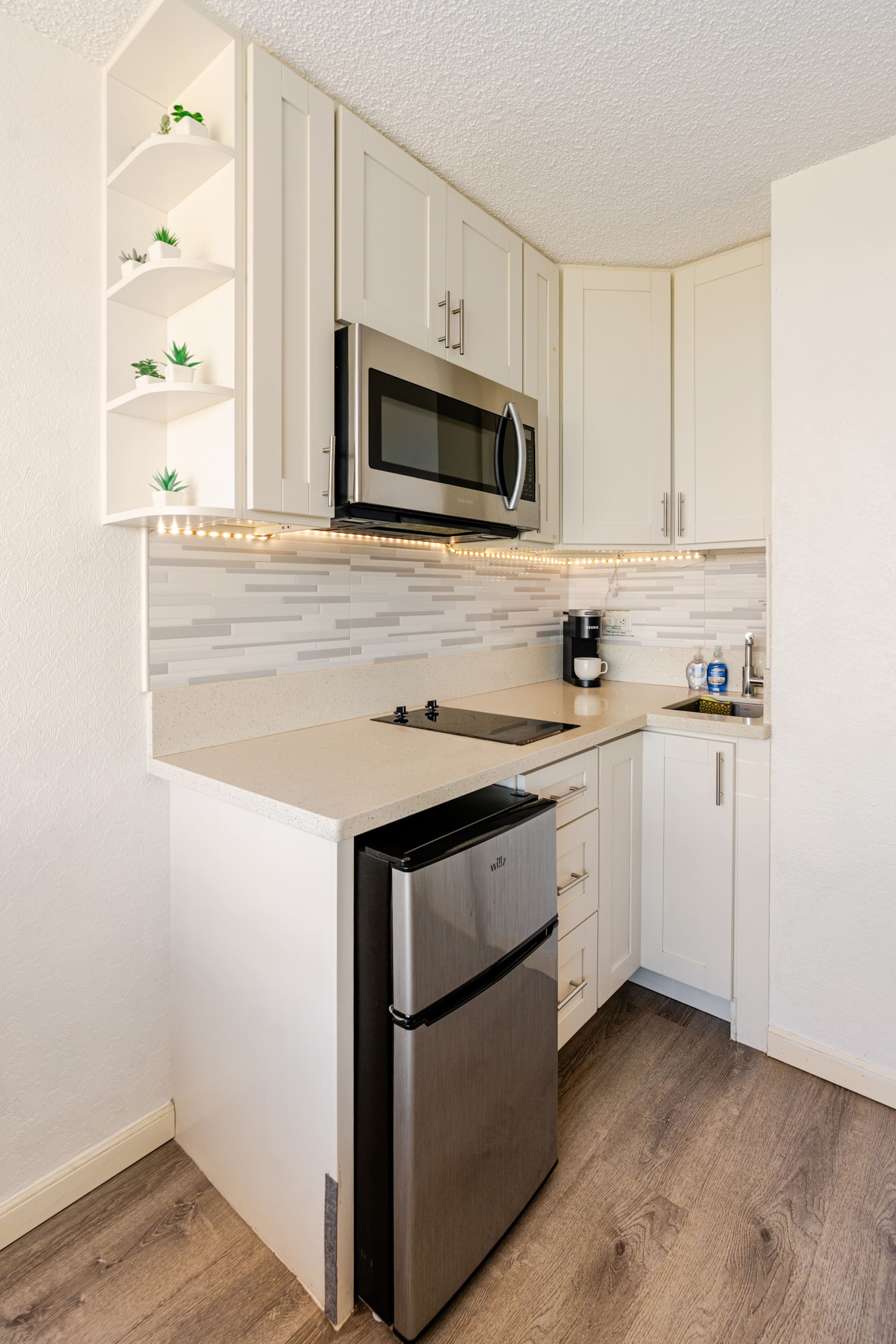 Condo in Honolulu · ★4.94 · Studio · 2 beds · 1 bath - Image 2