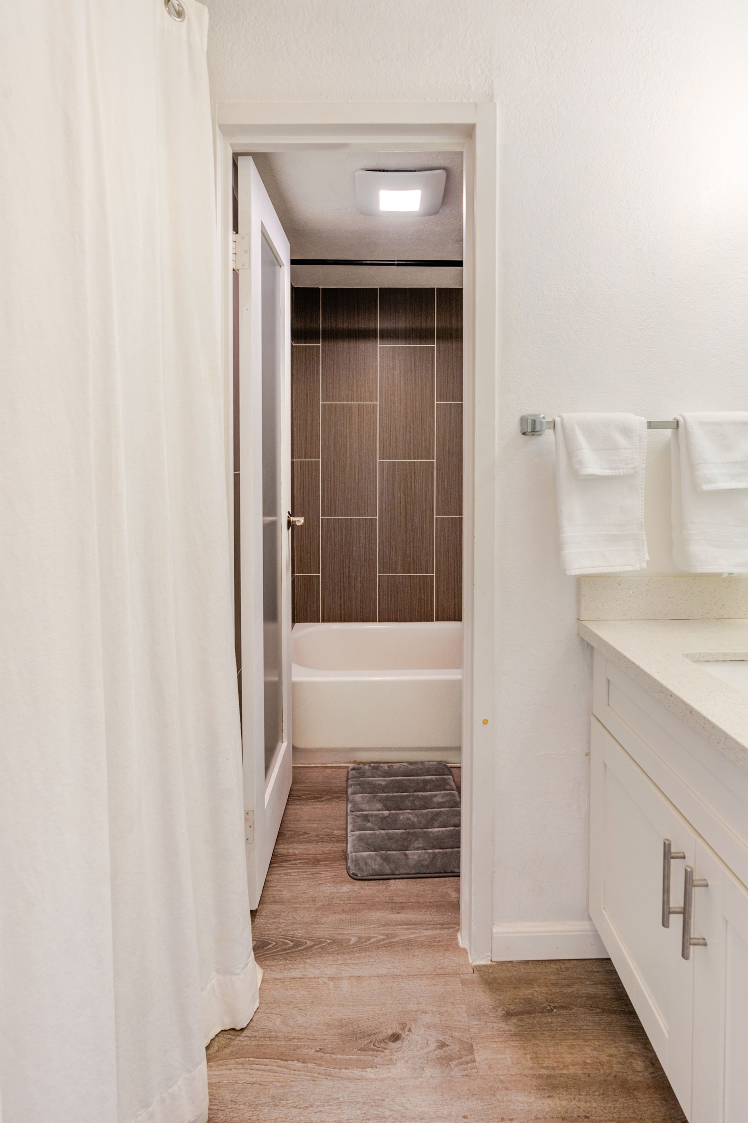 Condo in Honolulu · ★4.94 · Studio · 2 beds · 1 bath - Image 7
