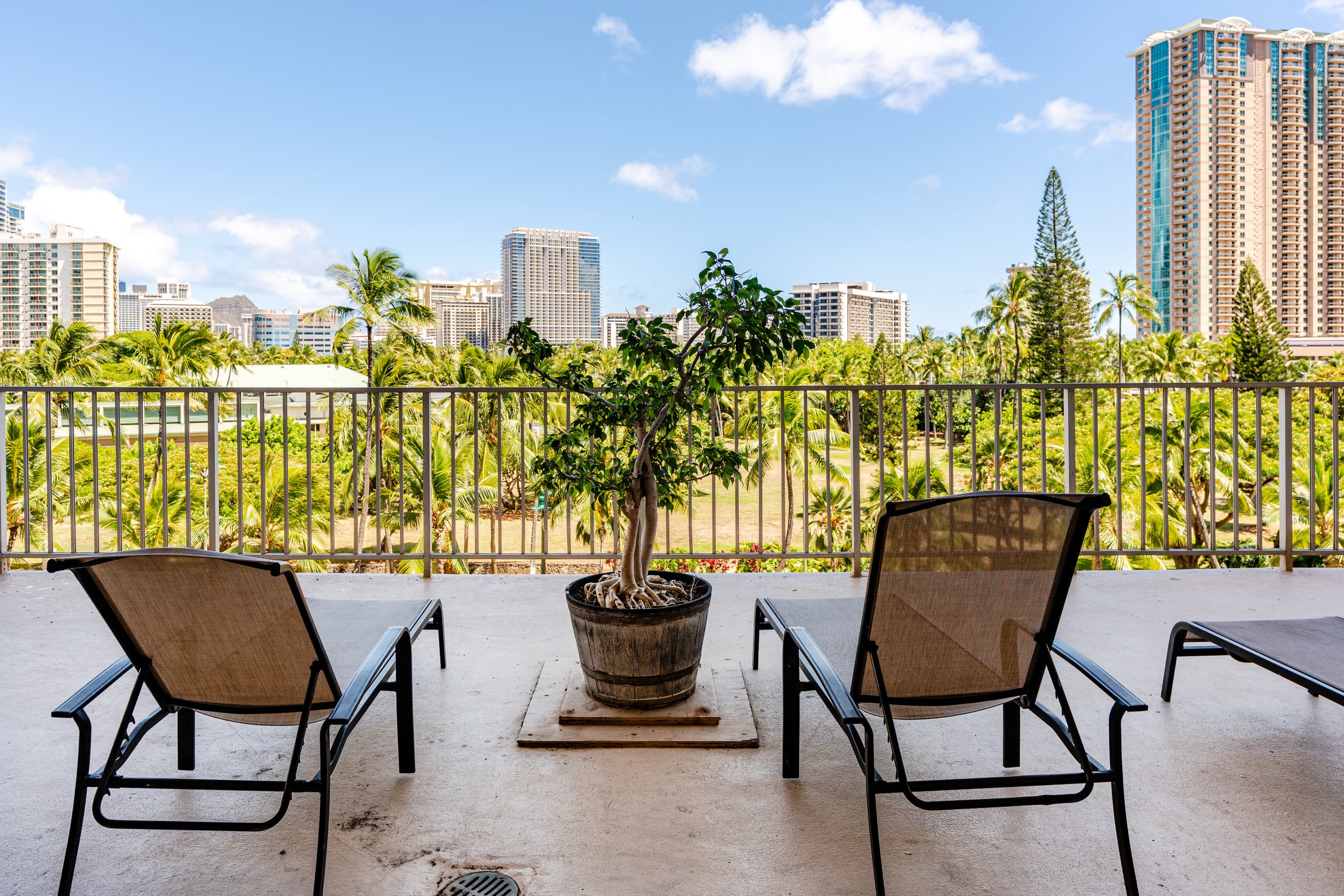 Condo in Honolulu · ★4.94 · Studio · 2 beds · 1 bath - Image 10