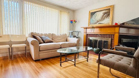 Cozy, clean, with parking in Burlington near Rt95
