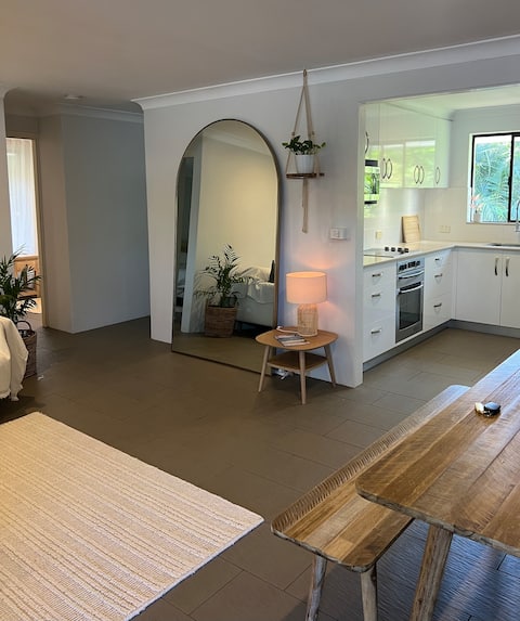 Top Airbnb: Apartment La Luna - Comfort and Location in one! in Byron Bay