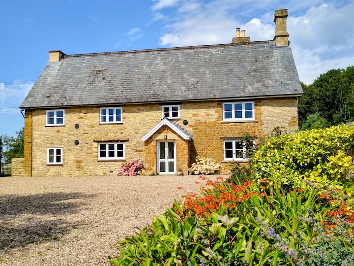Downhouse Farm, Grade Ii Listed Cotswold Farmhouse - Cotswolds