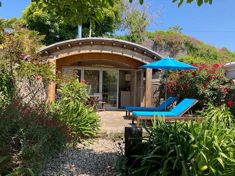 A unique cosy eco studio close to Manorbier beach.