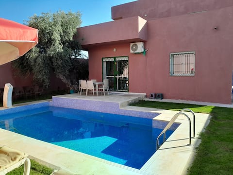 Villa with pool 250 meters from the beach ☀️
