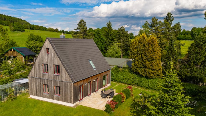 Spacious holiday home with fireplace on Malerweg