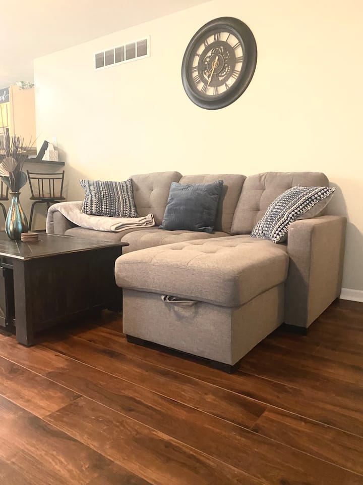 Private|10guest|6bd|3ba|hottub|near Downtown & I80 - Lincoln, NE