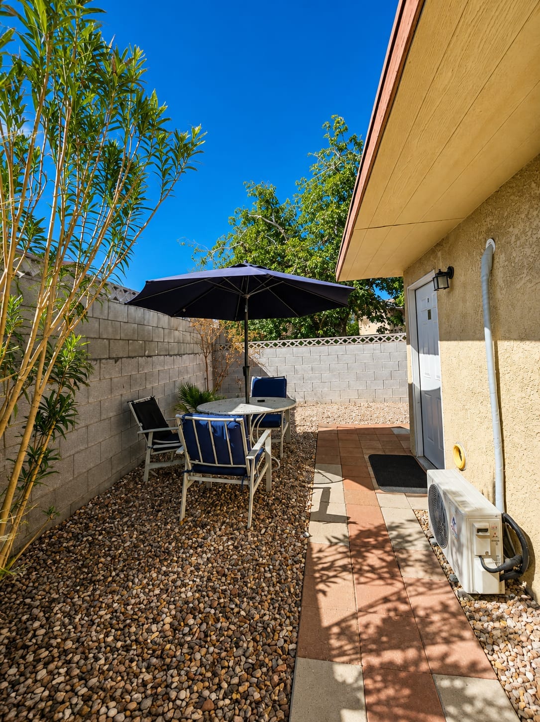 Studio 4 minutes from the airport