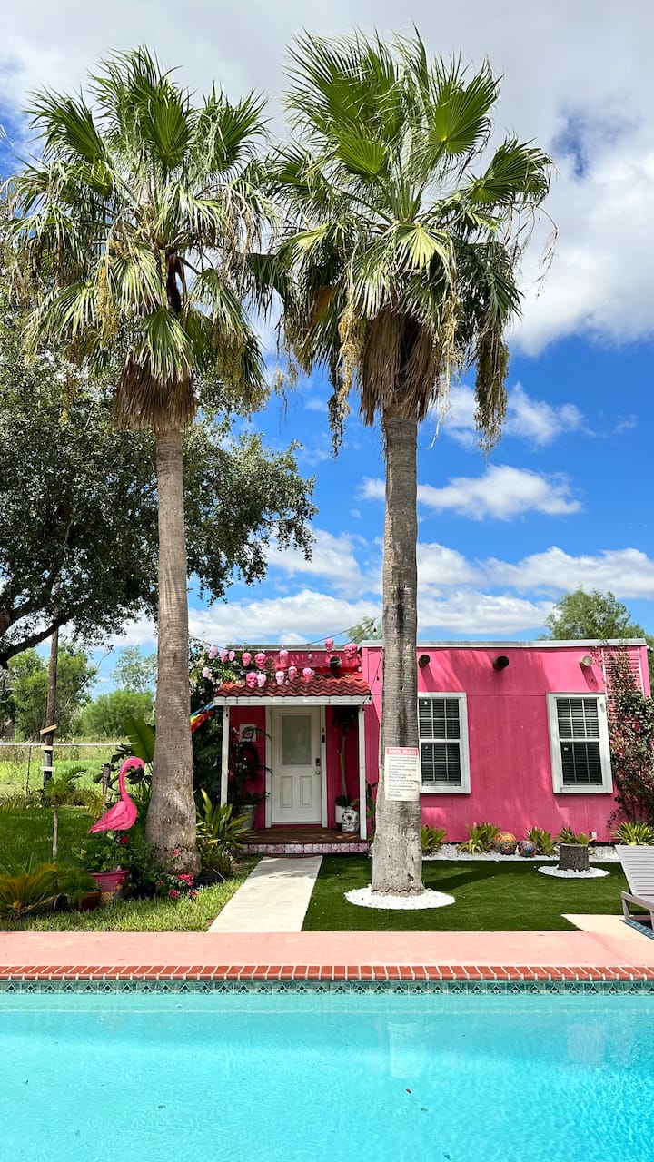 The Pink Casa Pet Friendly With Pool & Firepit
