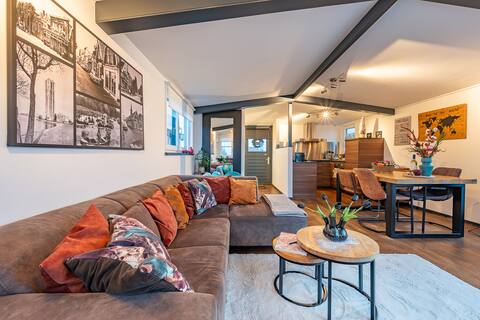 luxury water villa ‘shiraz' on the Westeinder Plassen