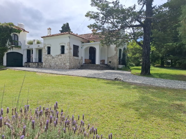 House with pool, tennis court 200 meters from the golf course