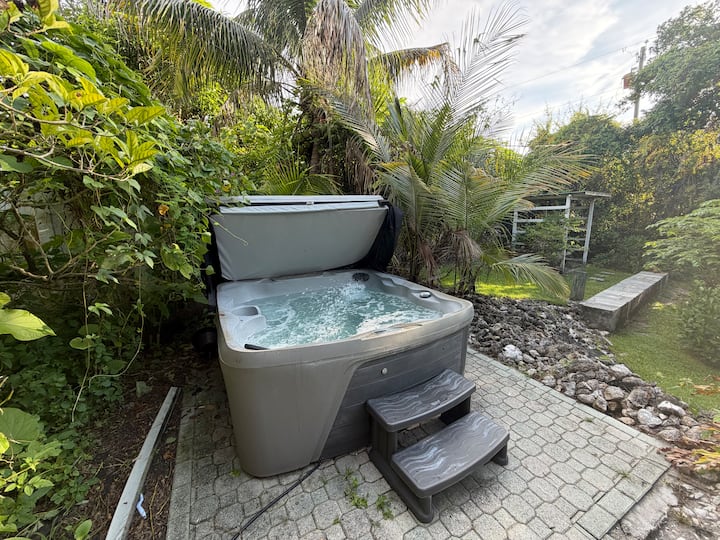 Near Downtown-Fishing Paradise-Heated Pool-Hot Tub photo 2