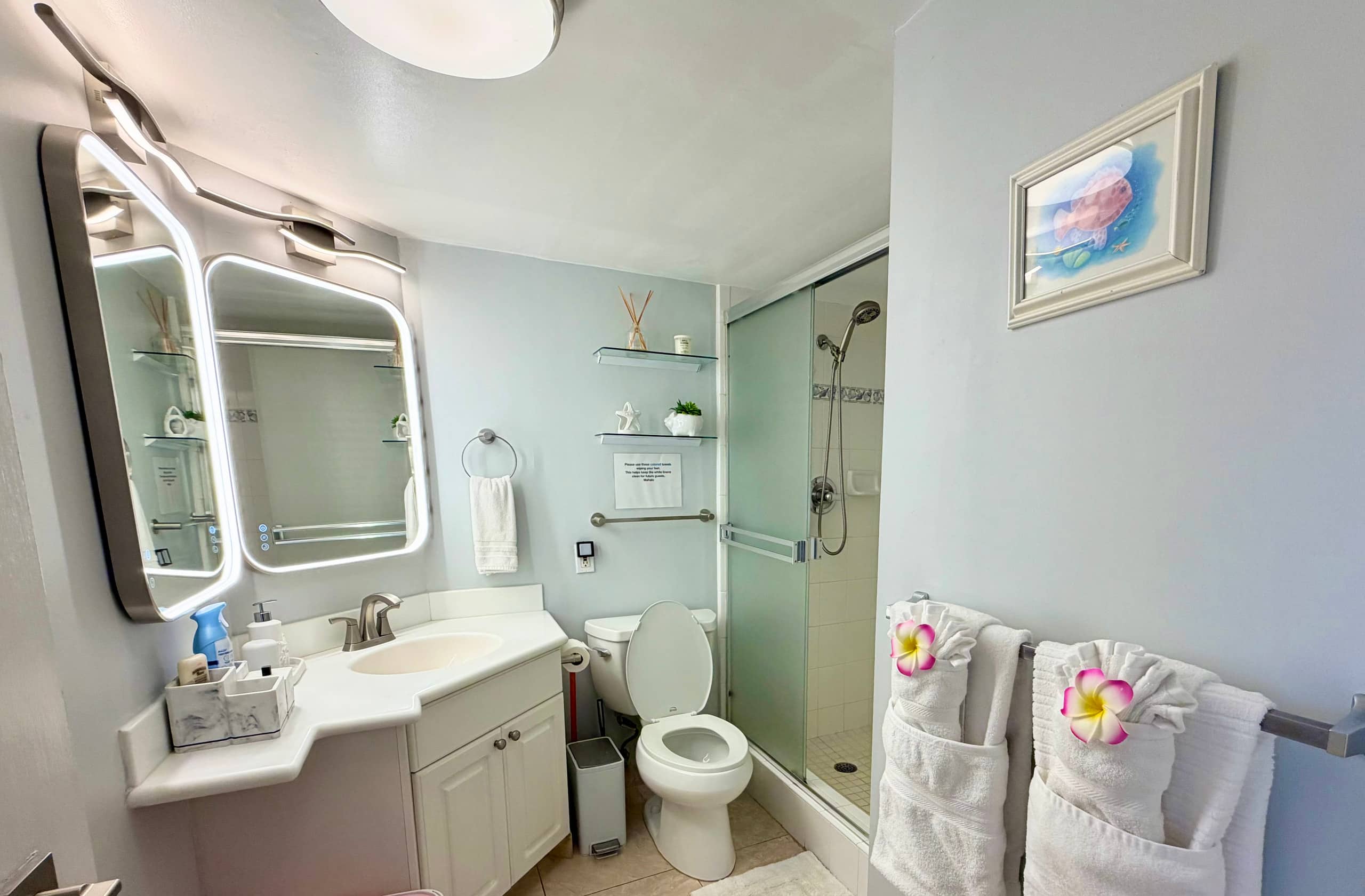 Condo in Honolulu · ★4.96 · 1 bedroom · 2 beds · 1 private bath - Image 19