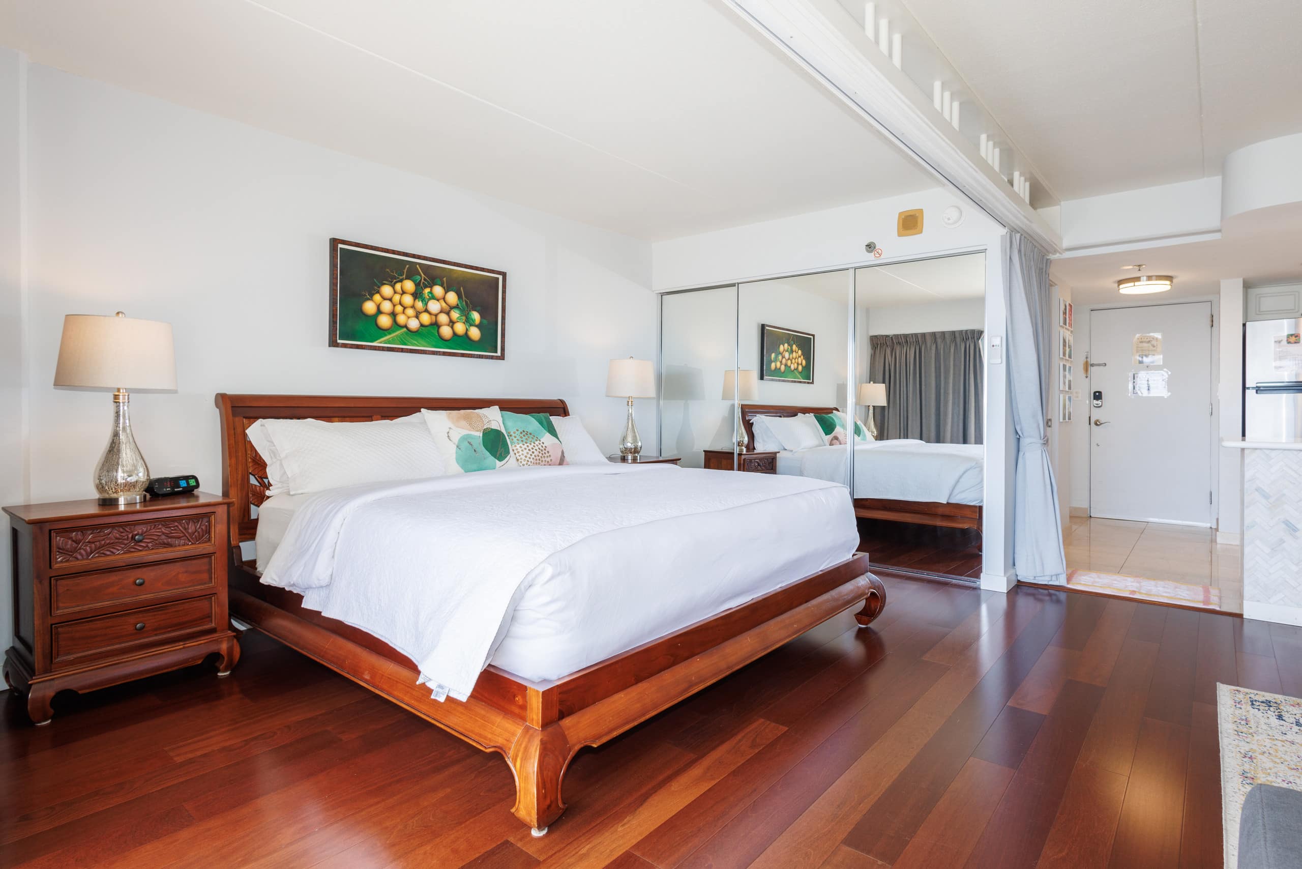 Condo in Honolulu · ★4.96 · 1 bedroom · 2 beds · 1 private bath - Image 12
