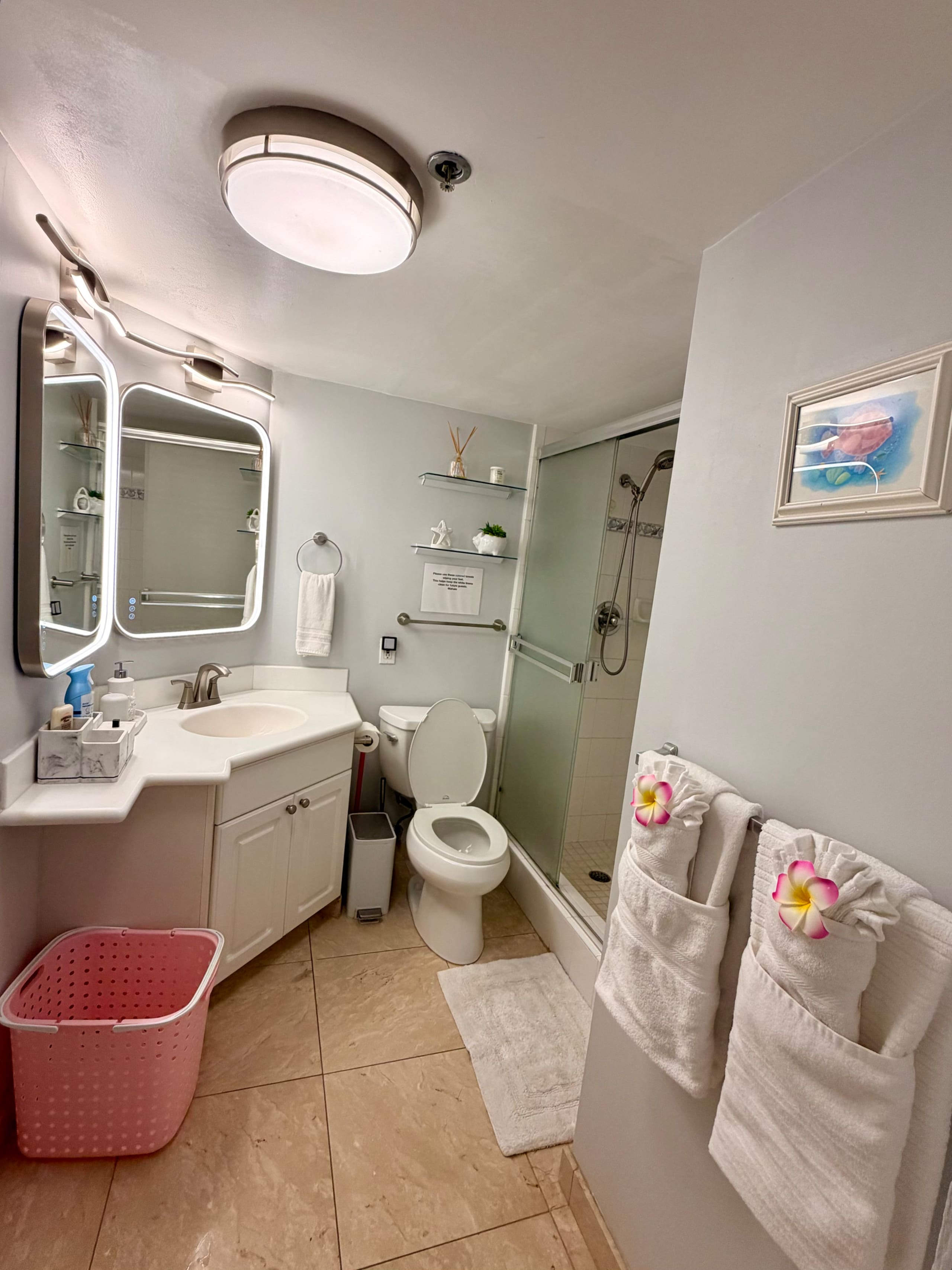 Condo in Honolulu · ★4.96 · 1 bedroom · 2 beds · 1 private bath - Image 17