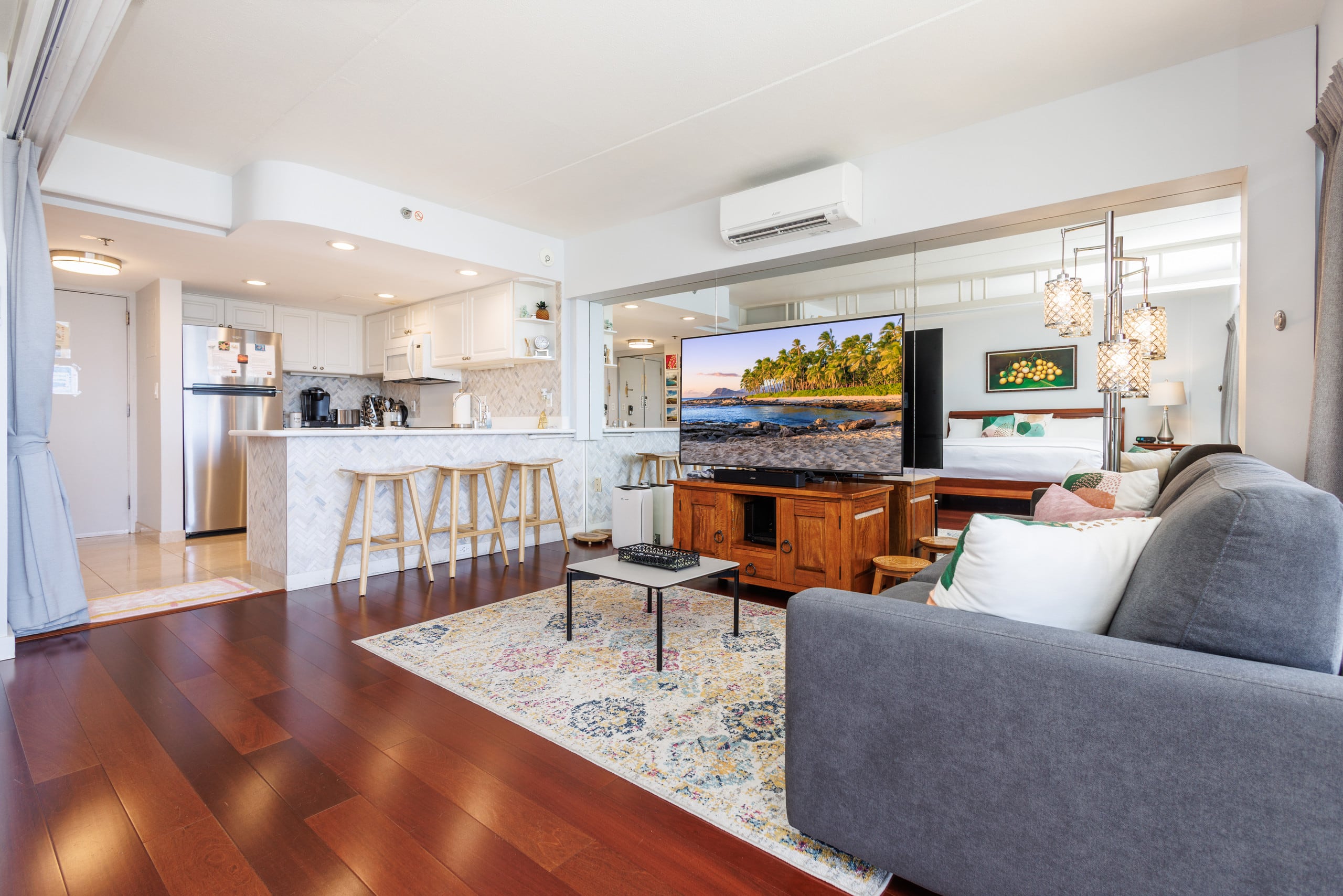 Condo in Honolulu · ★4.96 · 1 bedroom · 2 beds · 1 private bath - Image 2